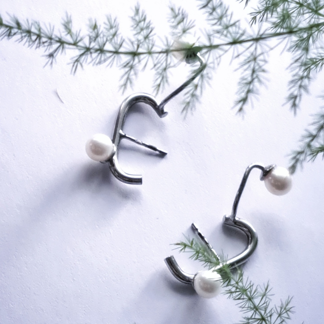 Earrings with pearls