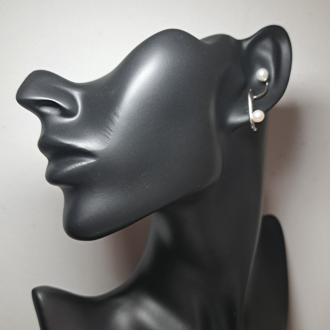 Silver earrings with pearls 