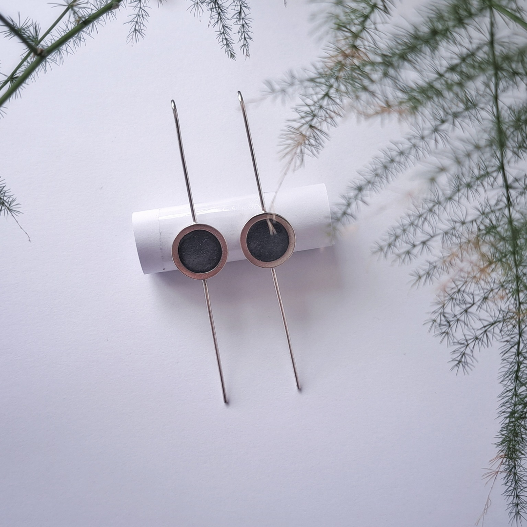 Earrings with resin