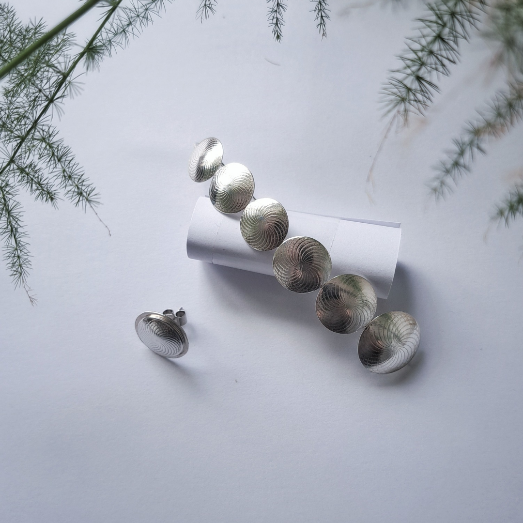 Asymmetrical earrings 