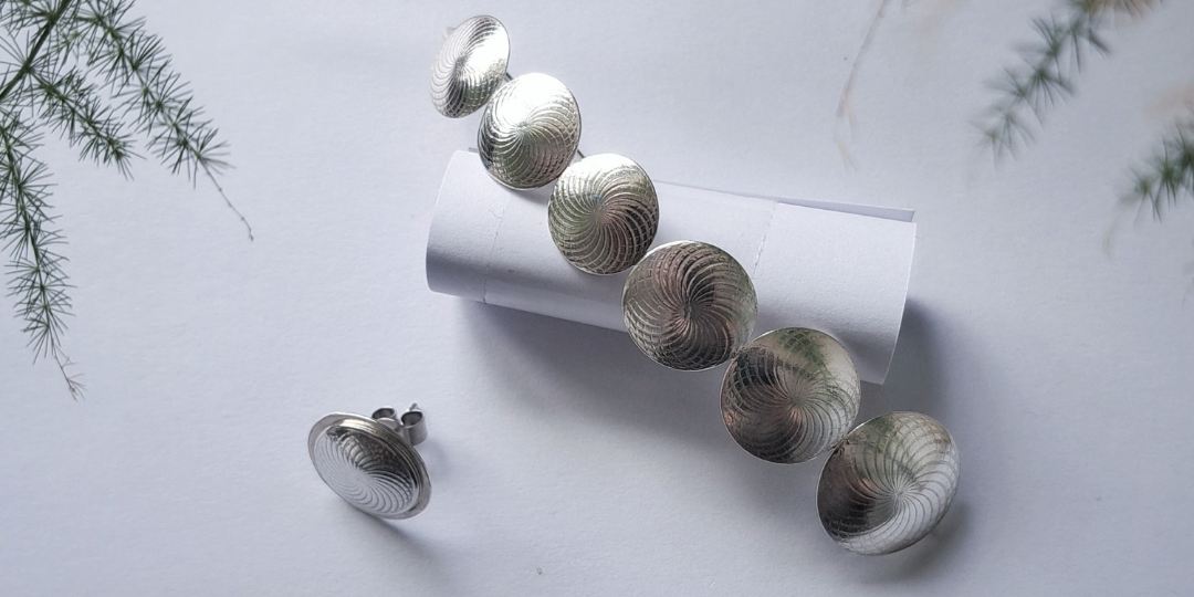 Asymmetrical earrings 