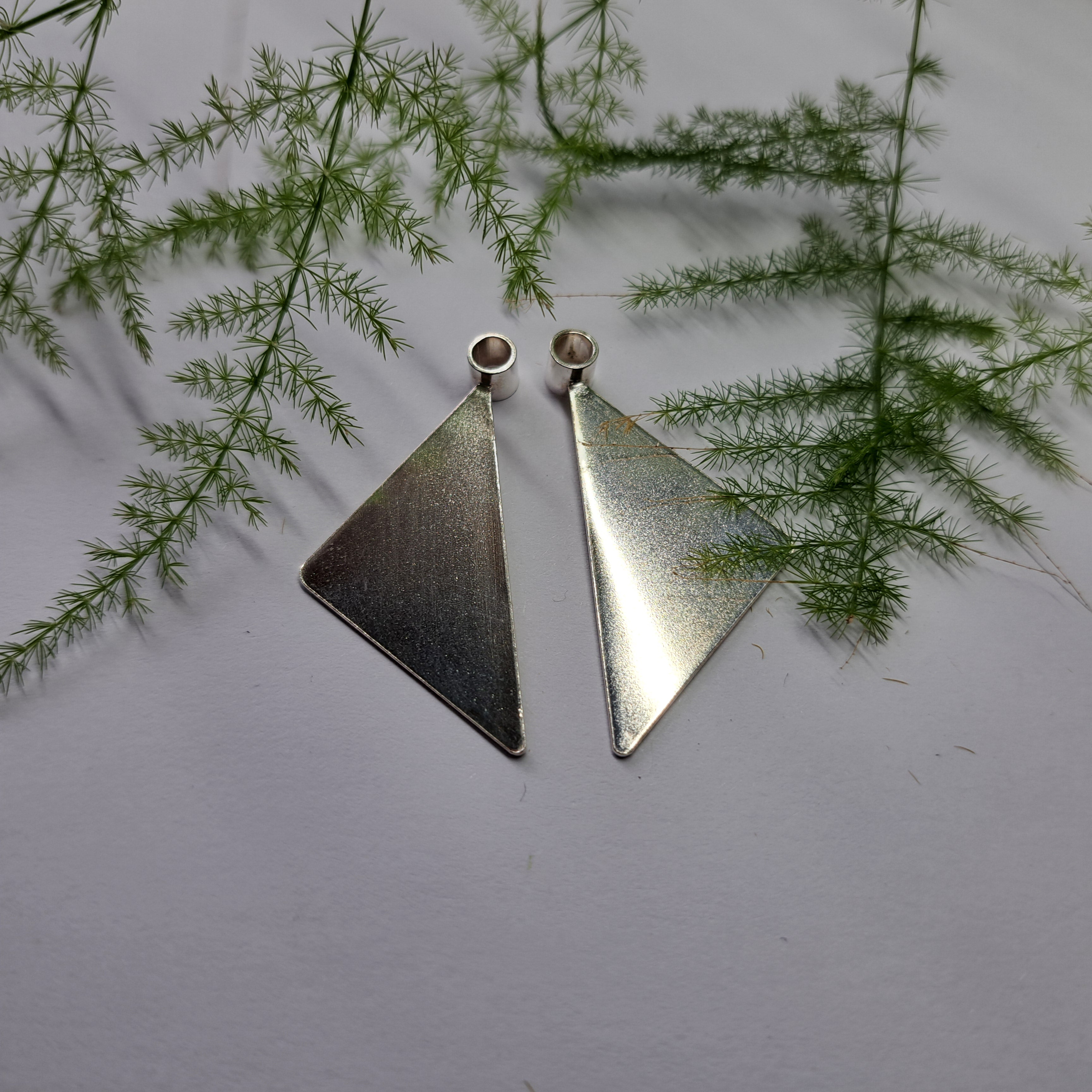 Silver triangle 