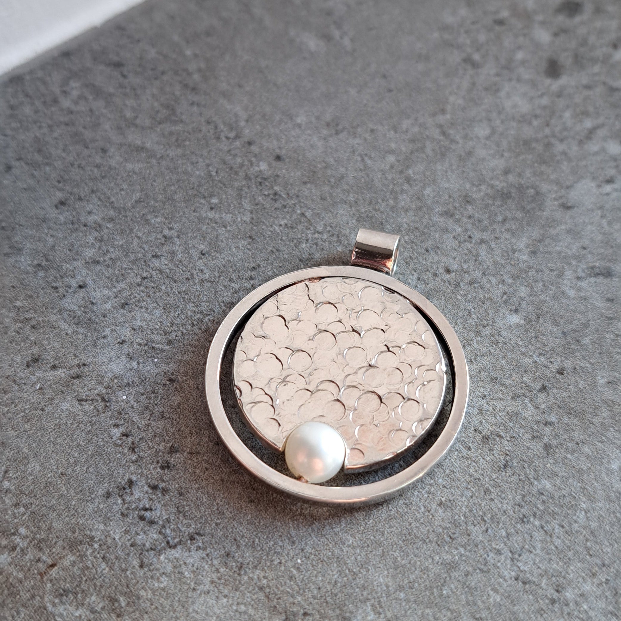 Silver Pendant With Pearl 