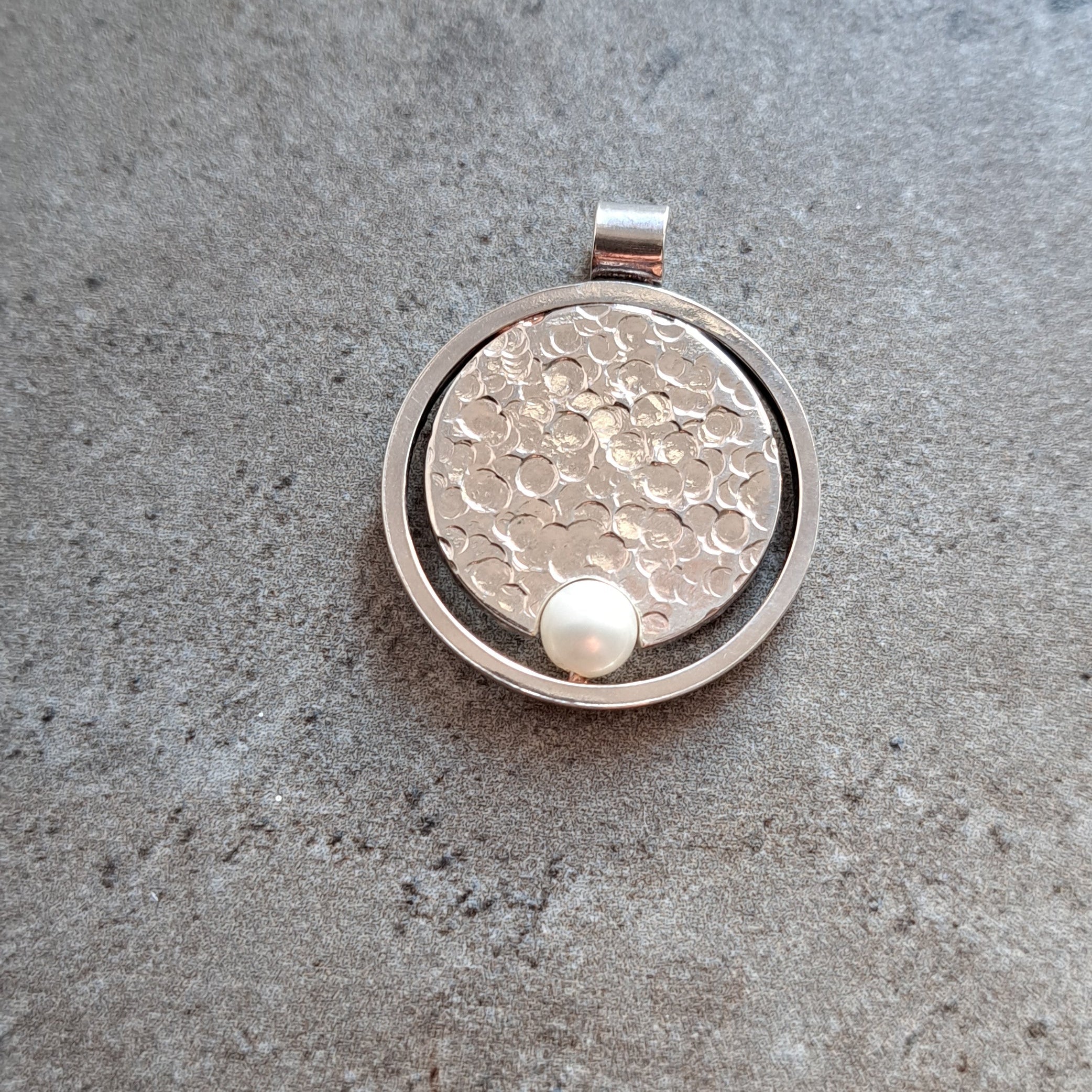 Silver Pendant With Pearl 