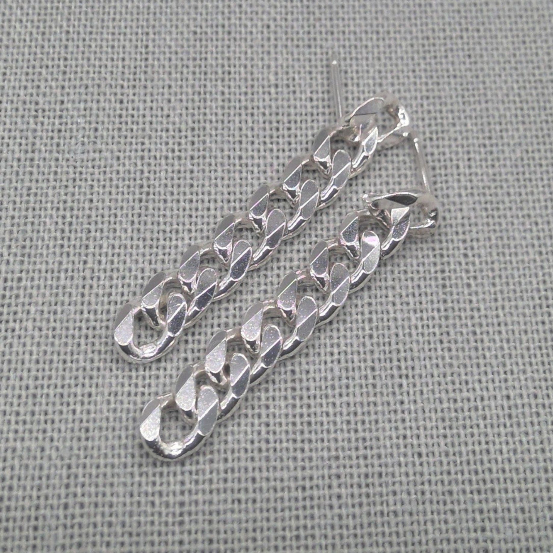 Pair of classic silver-tone recycled 925 chain link earrings
