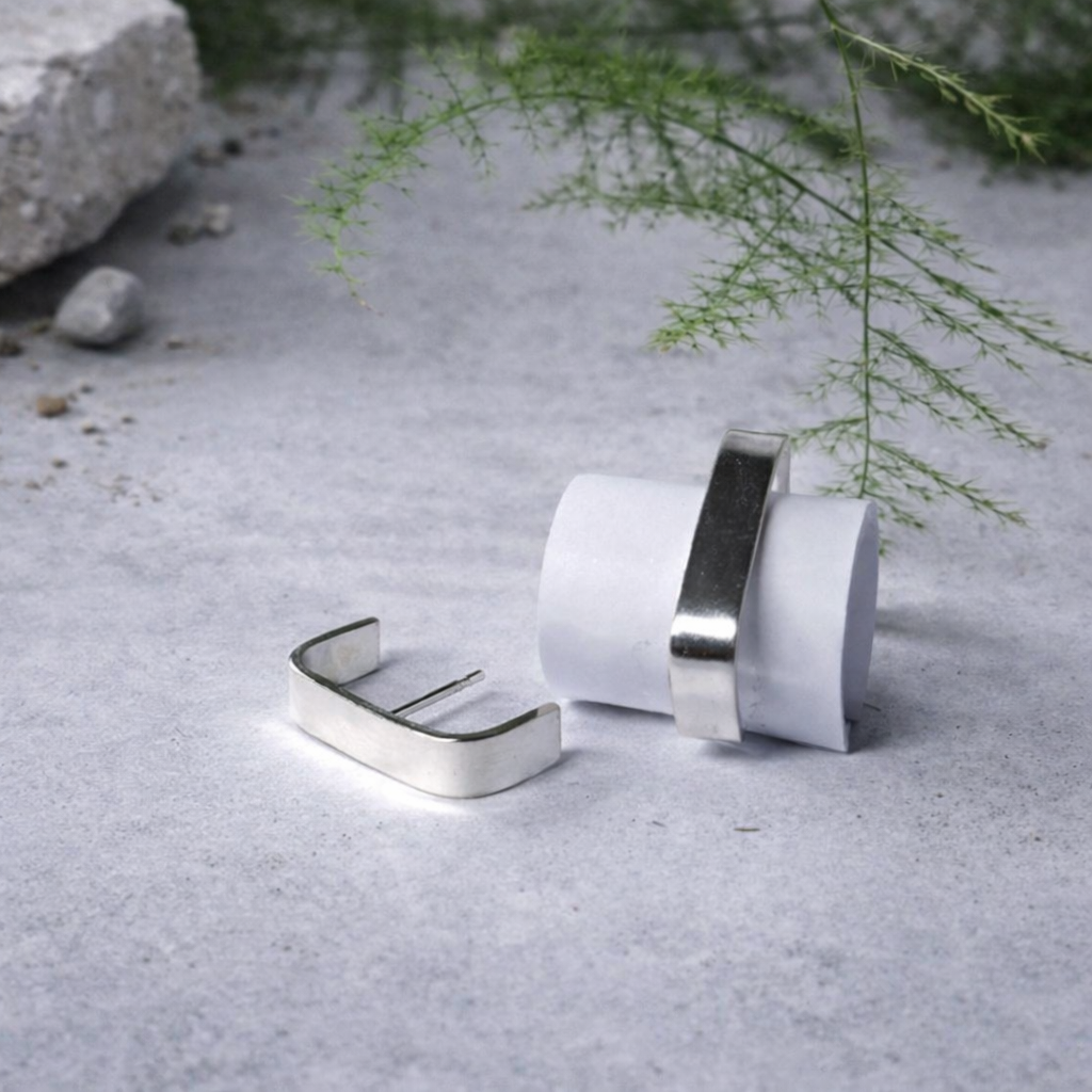 Boucles d'oreilles minimalistes en argent à rayures