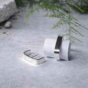 Boucles d'oreilles minimalistes en argent à rayures