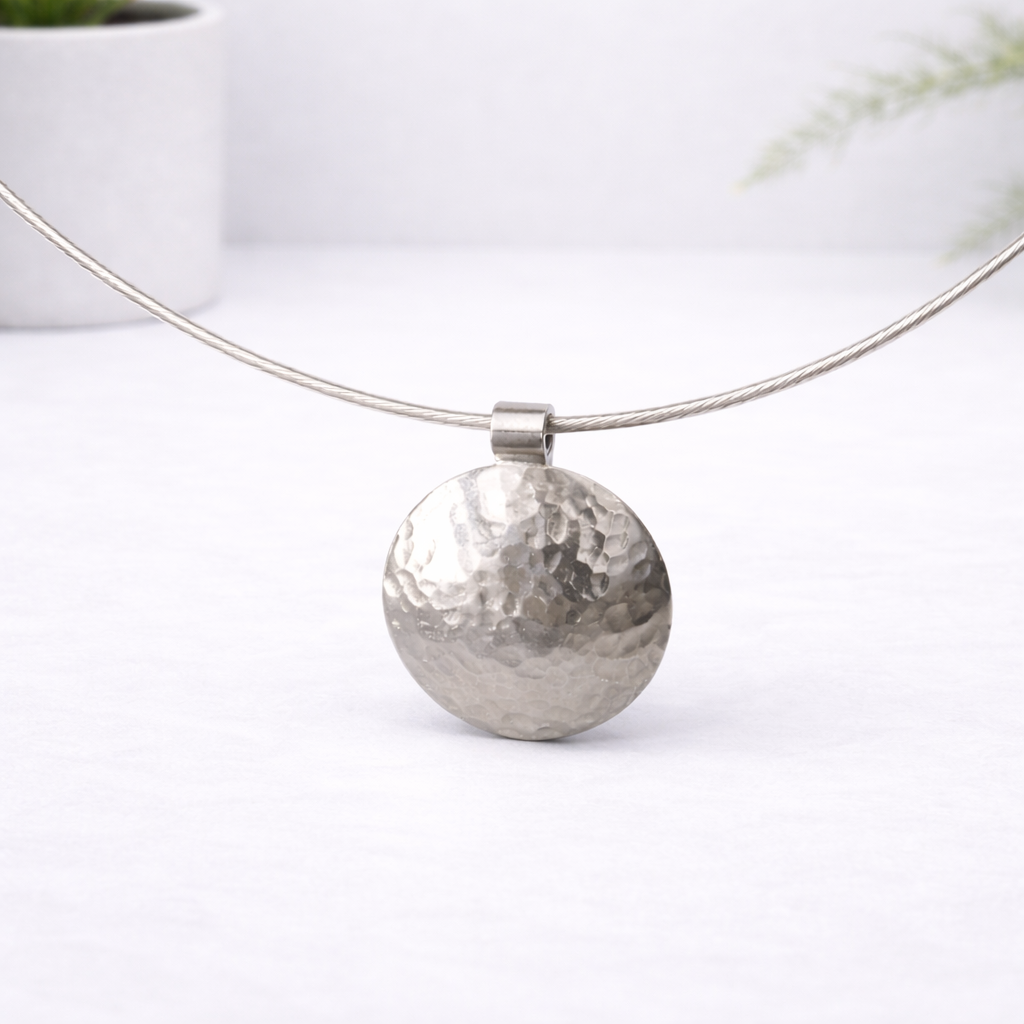 Gehämmerter Anhänger