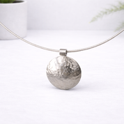 Gehämmerter Anhänger