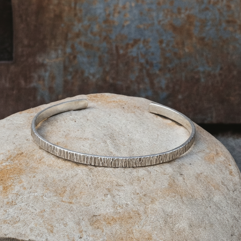 Hammered bangle 
